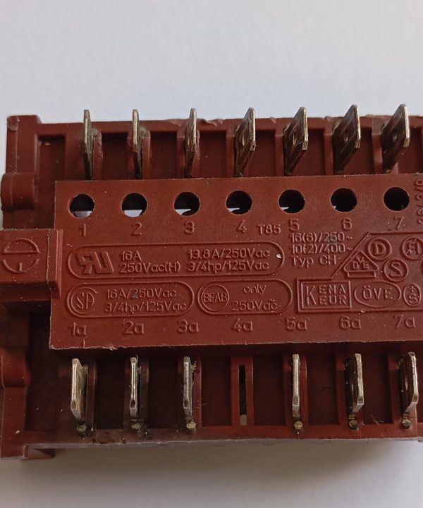 Yedili Soketli Çevirmeli Polyemit 6+7 AYAK Anahtar - KOMUTATÖR